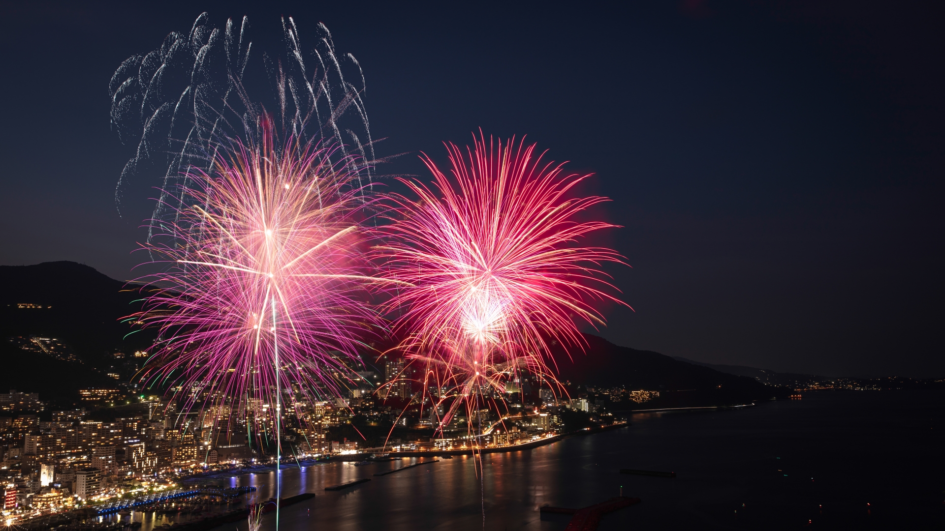 夏の風物詩 花火鑑賞を貸別荘で 〜おすすめの花火大会3選〜