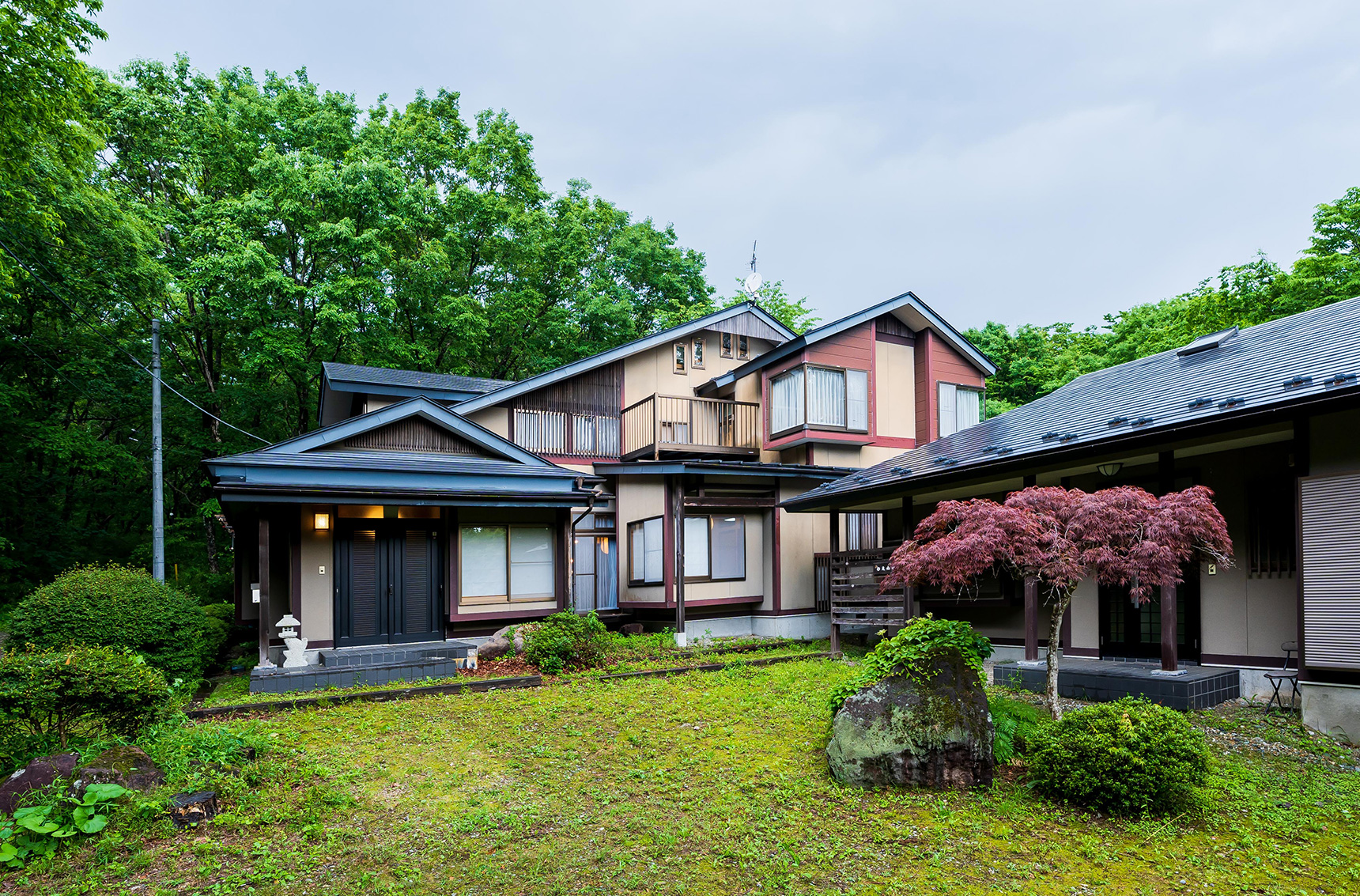 山と渓流に囲まれた、四季を愉しむ”BBQ場付き貸別荘”