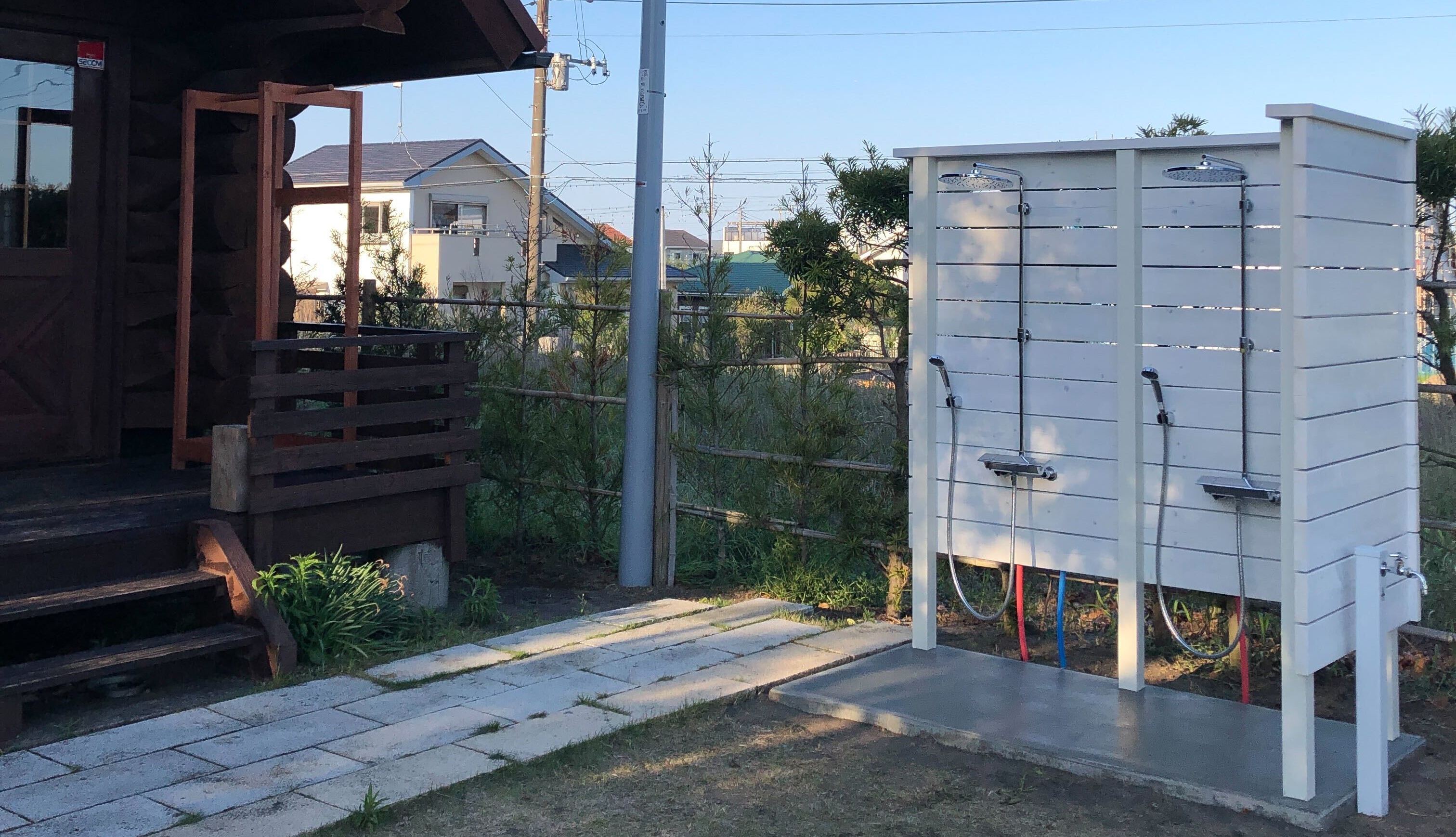 海をのぞむ高台に建つ、ぬくもり溢れる本格ログハウス