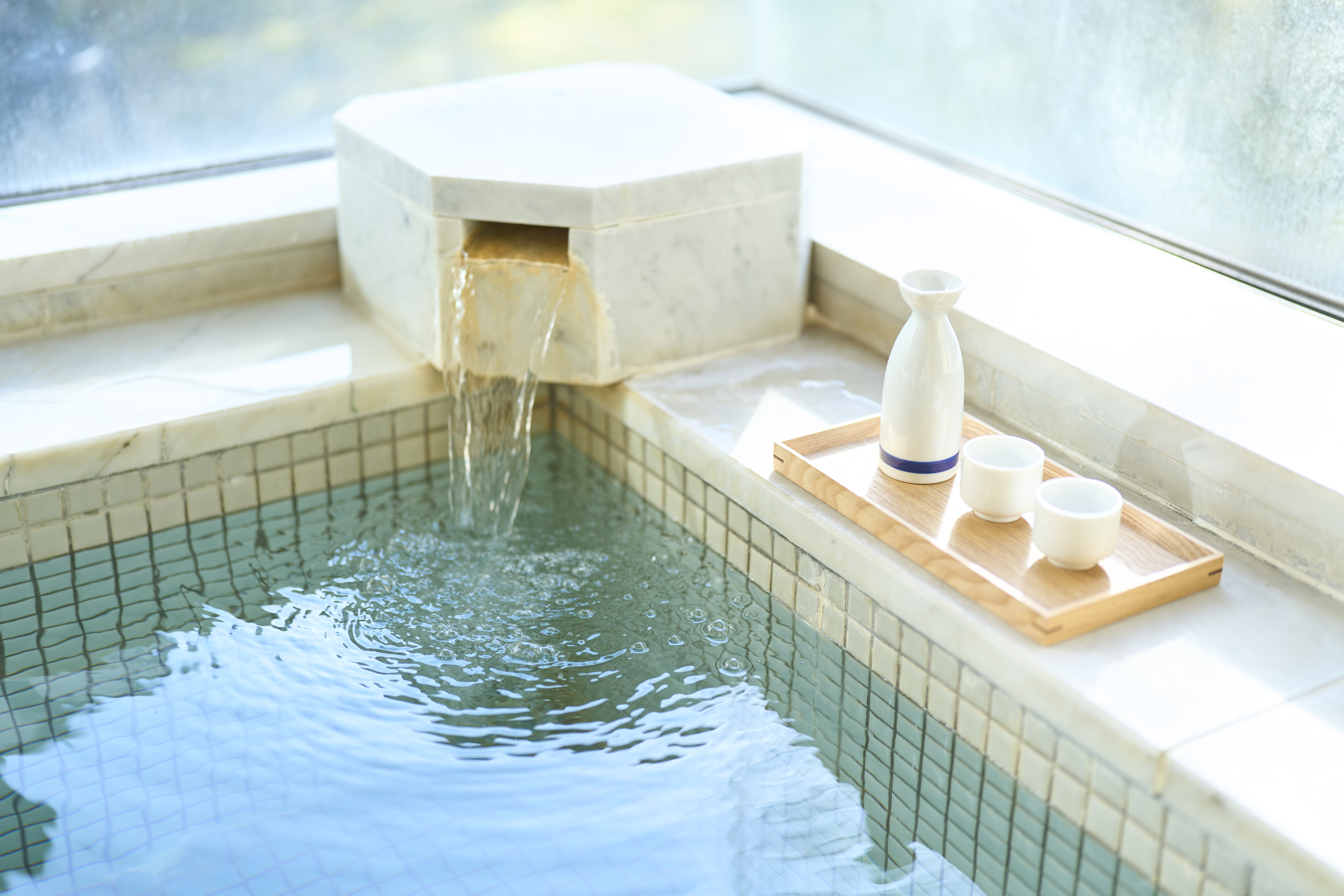 穏やかな気候と豊かな緑の中で、ゆっくりと流れるときを贅沢にお過ごしいただけます。
